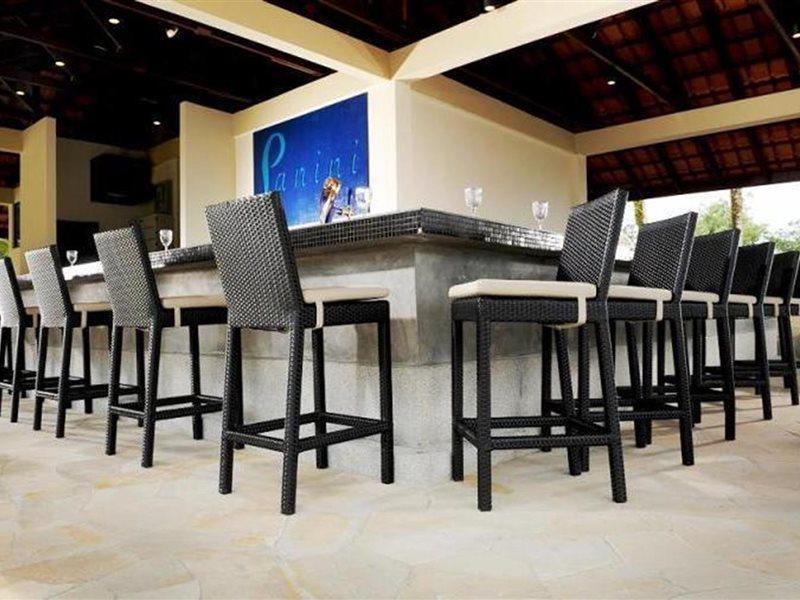 Damai Puri Resort & Spa Kuching Exteriör bild Bar stools