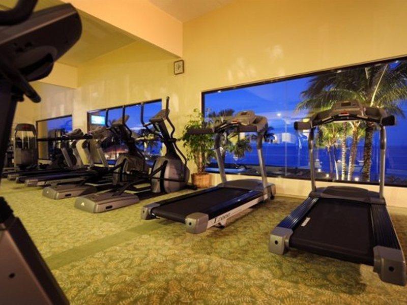 Damai Puri Resort & Spa Kuching Exteriör bild The gym at the hotel