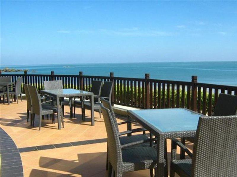 Damai Puri Resort & Spa Kuching Exteriör bild View of the beach from the hotel