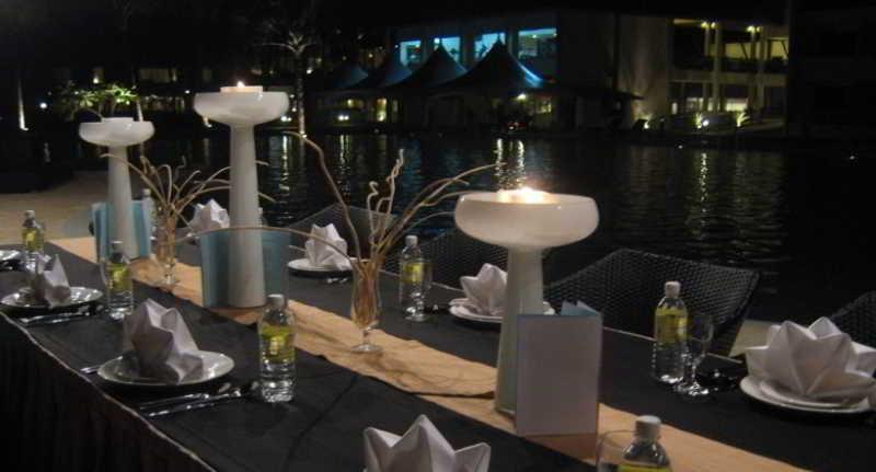 Damai Puri Resort & Spa Kuching Exteriör bild The interior of the restaurant