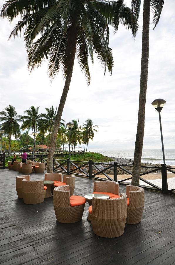 Damai Puri Resort & Spa Kuching Exteriör bild The beach at the Mövenpick Hotel, Labadi, Accra