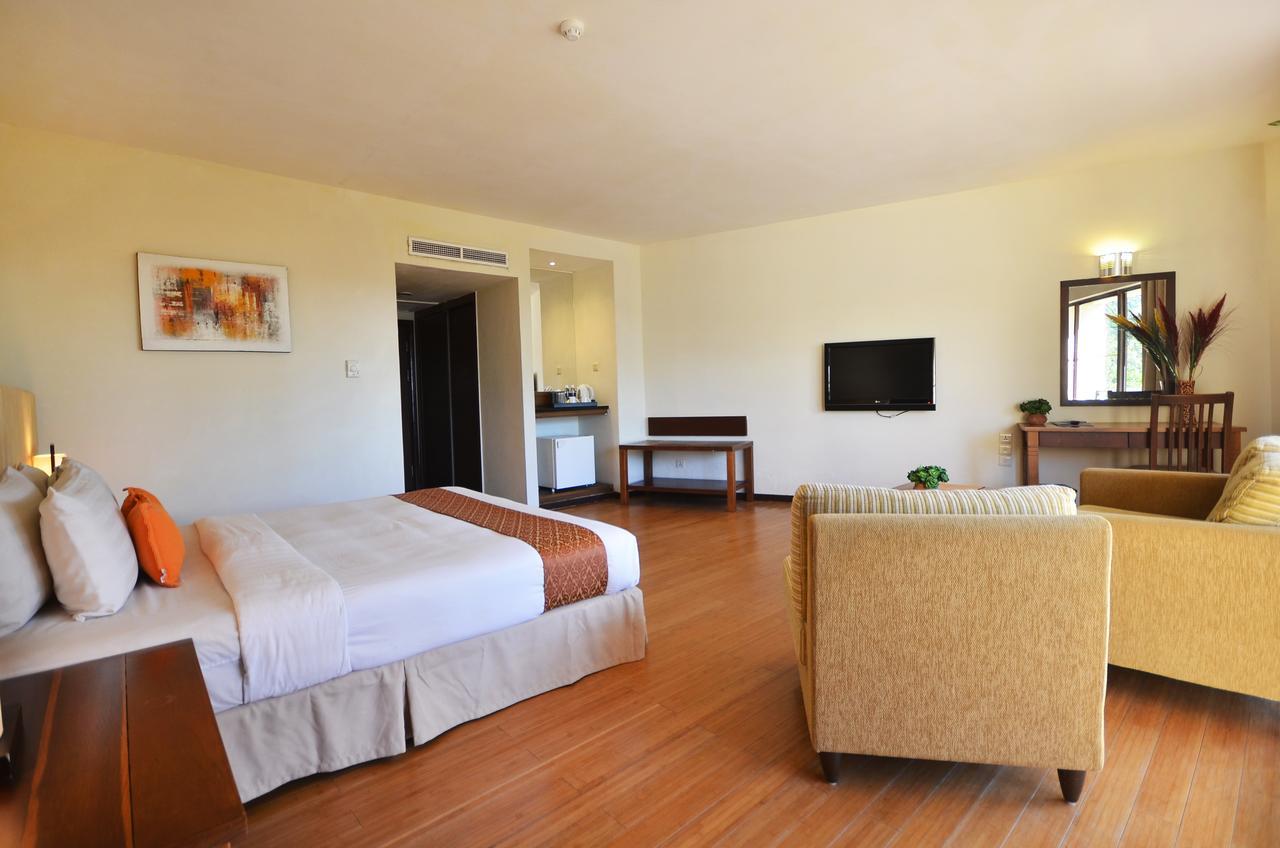Damai Puri Resort & Spa Kuching Exteriör bild Deluxe Room