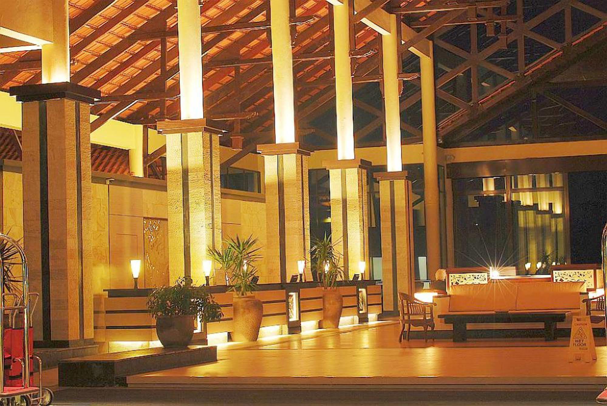 Damai Puri Resort & Spa Kuching Exteriör bild The interior of the hotel