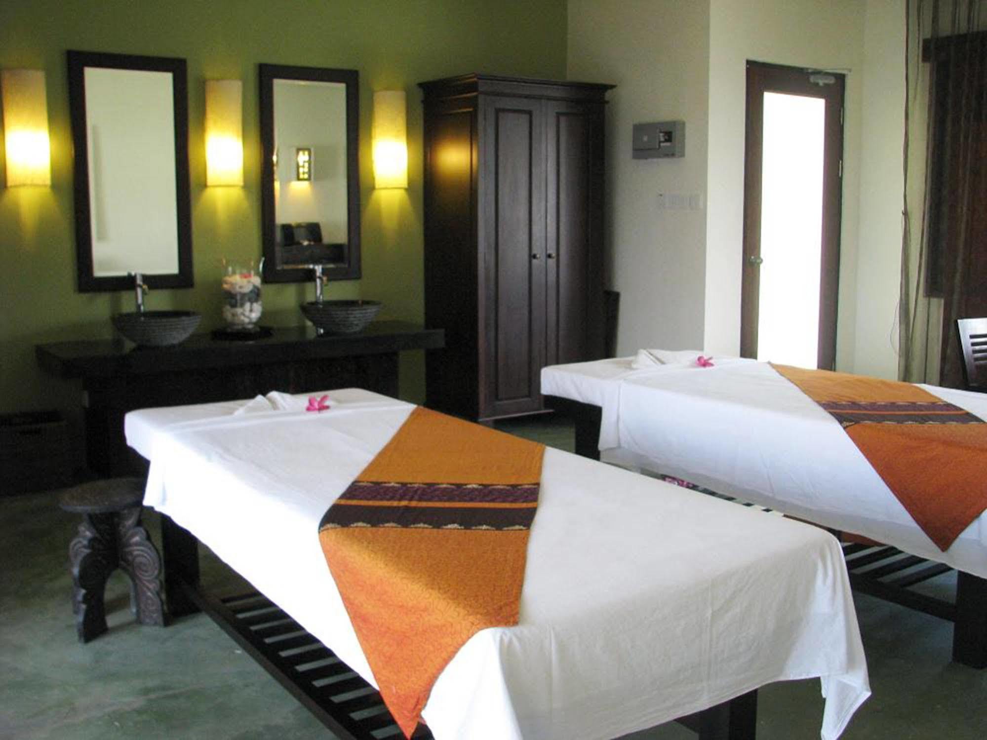 Damai Puri Resort & Spa Kuching Exteriör bild A spa in Thailand