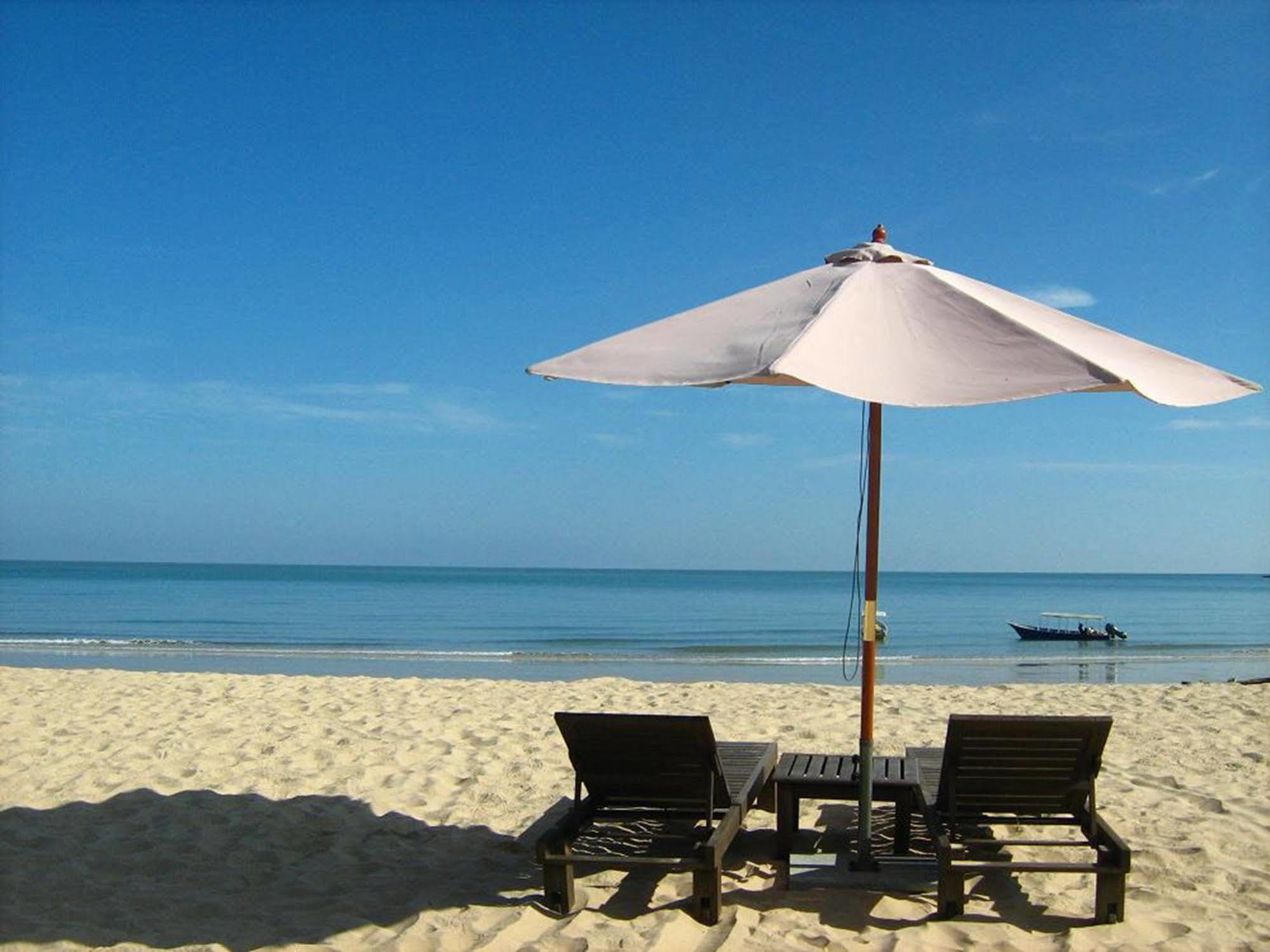 Damai Puri Resort & Spa Kuching Exteriör bild Beach in Phuket